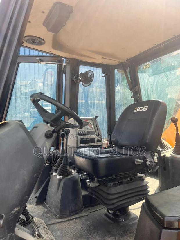 JCB Backhoe Loader 2022 - thumbnail 9