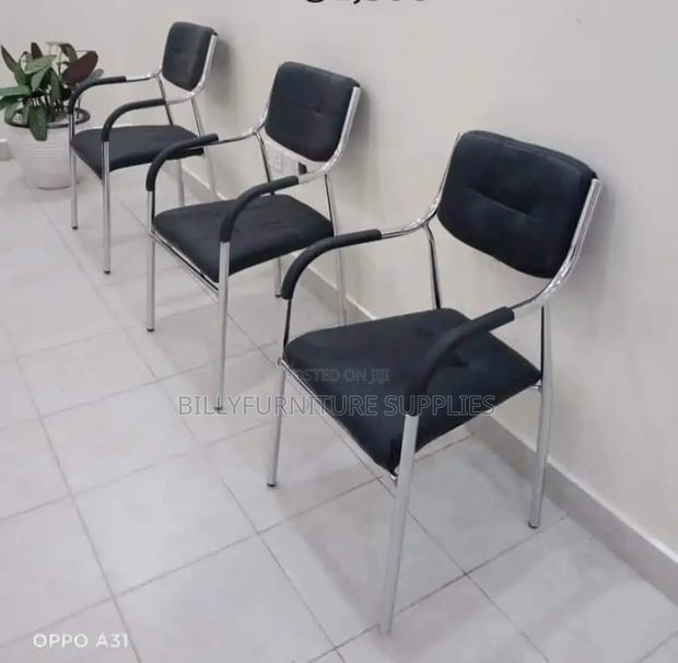 Chairs With Armrest