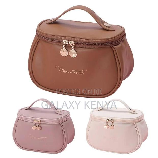 Portable Makeup Bag Large Size With Handle for Travel Accessories - main view