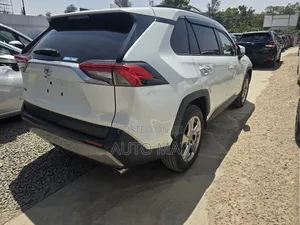 Toyota RAV4 2019 White