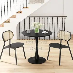 Dining Table : Modern Round Tulip Dining Table