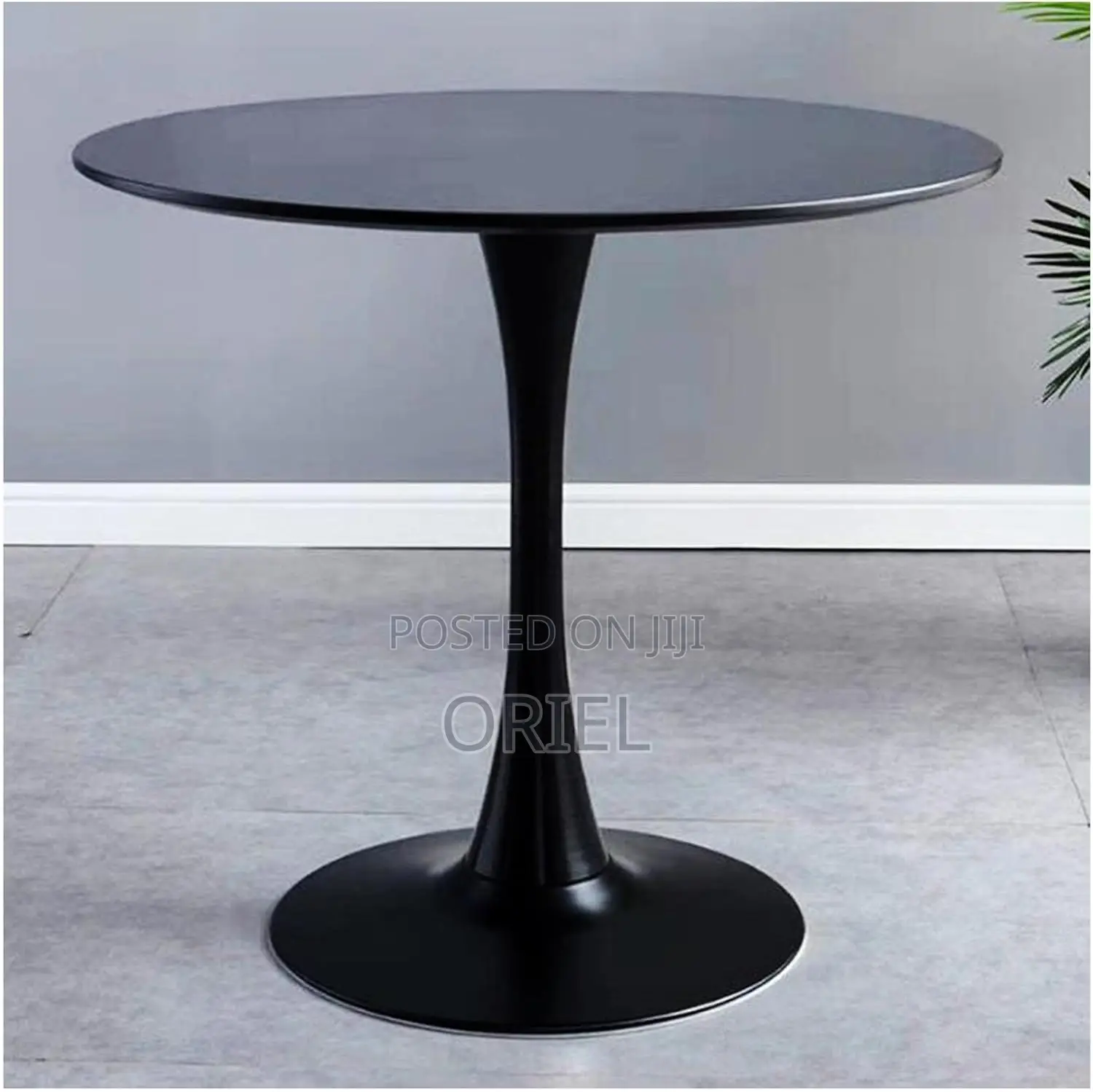 Dining Table : Modern Round Tulip Dining Table