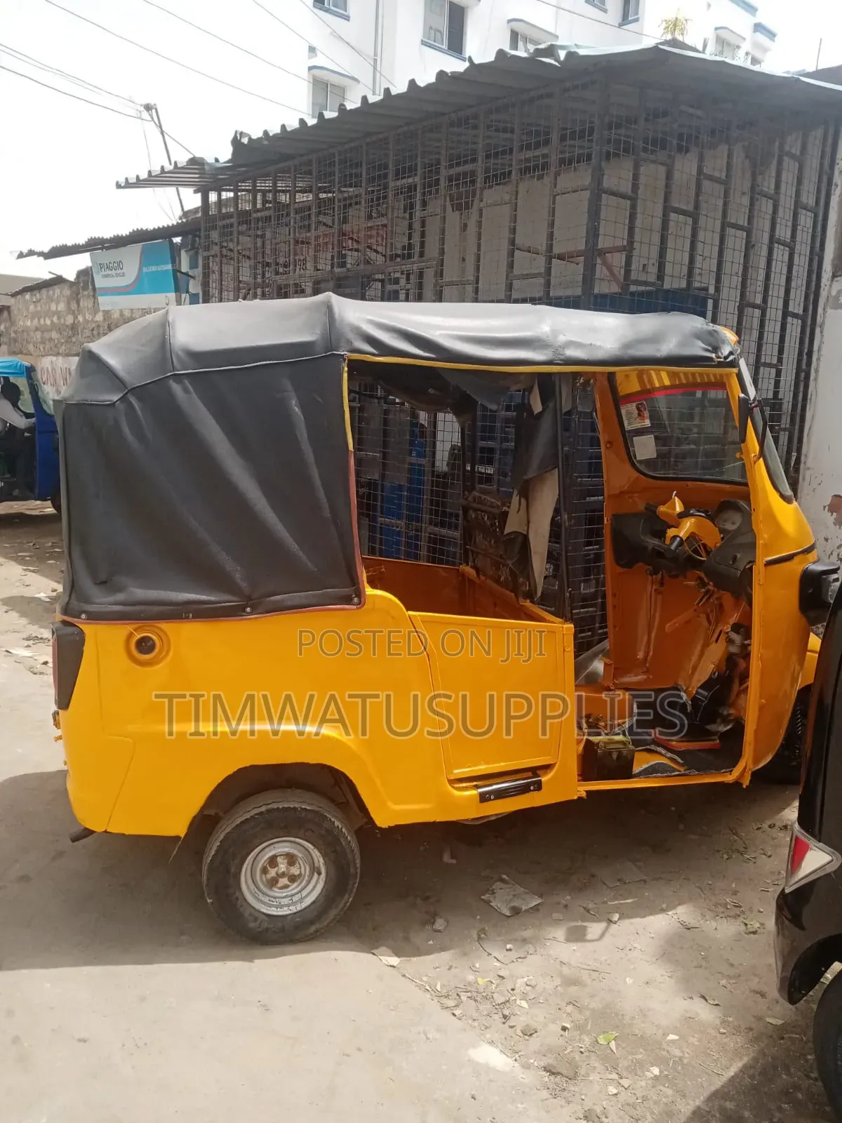 Piaggio 2022 Yellow