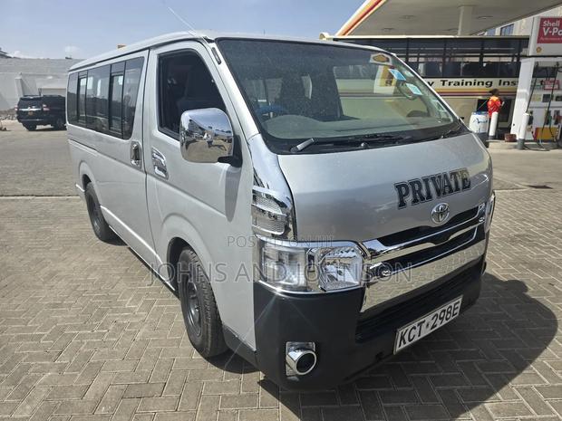 Toyota HiAce 2013 Silver