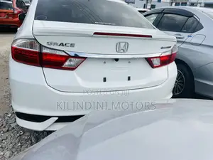 Honda Grace 2019 White