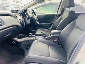 Honda Grace 2019 White