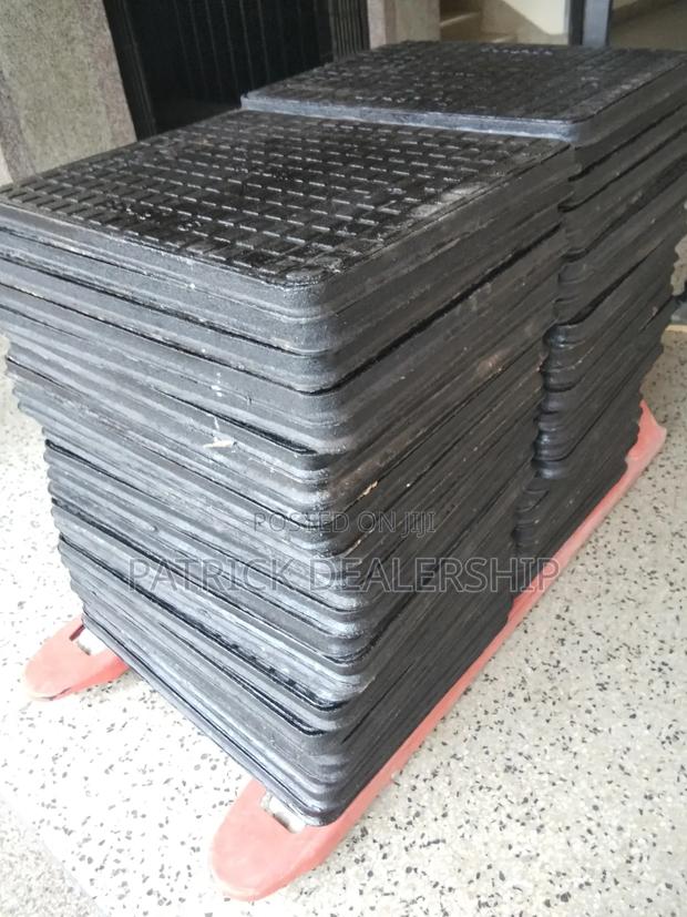 Cast Iron Manhole Cover - thumbnail 3