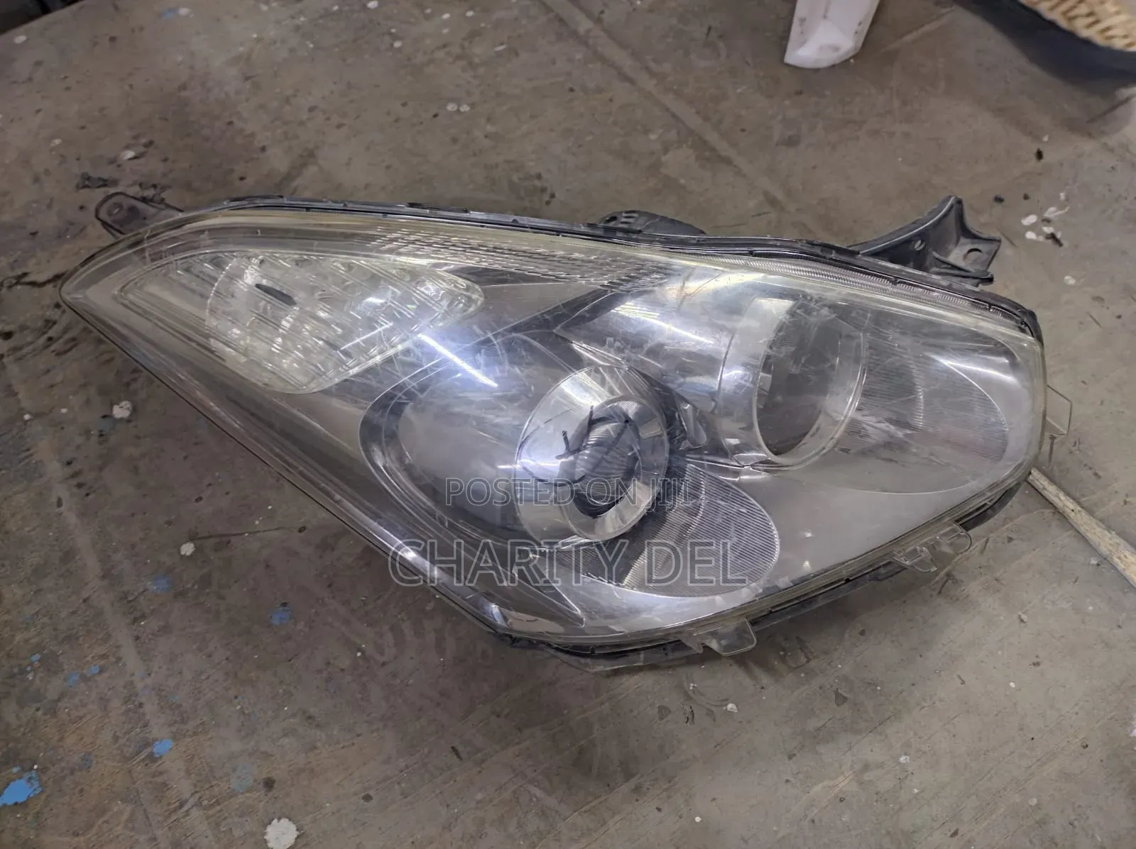 Wish 2005 Headlight Zenon