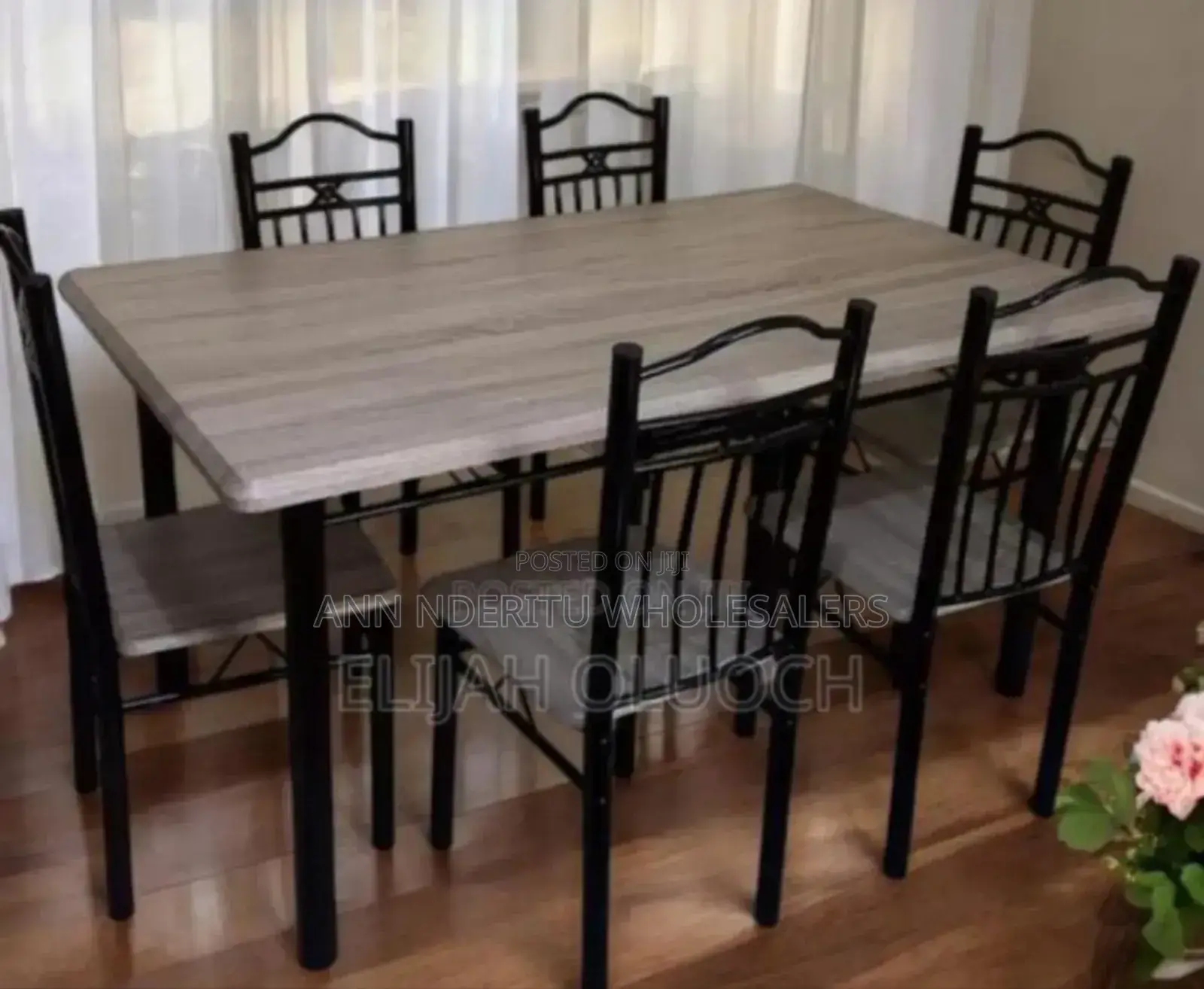 With 6 Seats. Brand New Glass 6 Sitter Dinning Table.