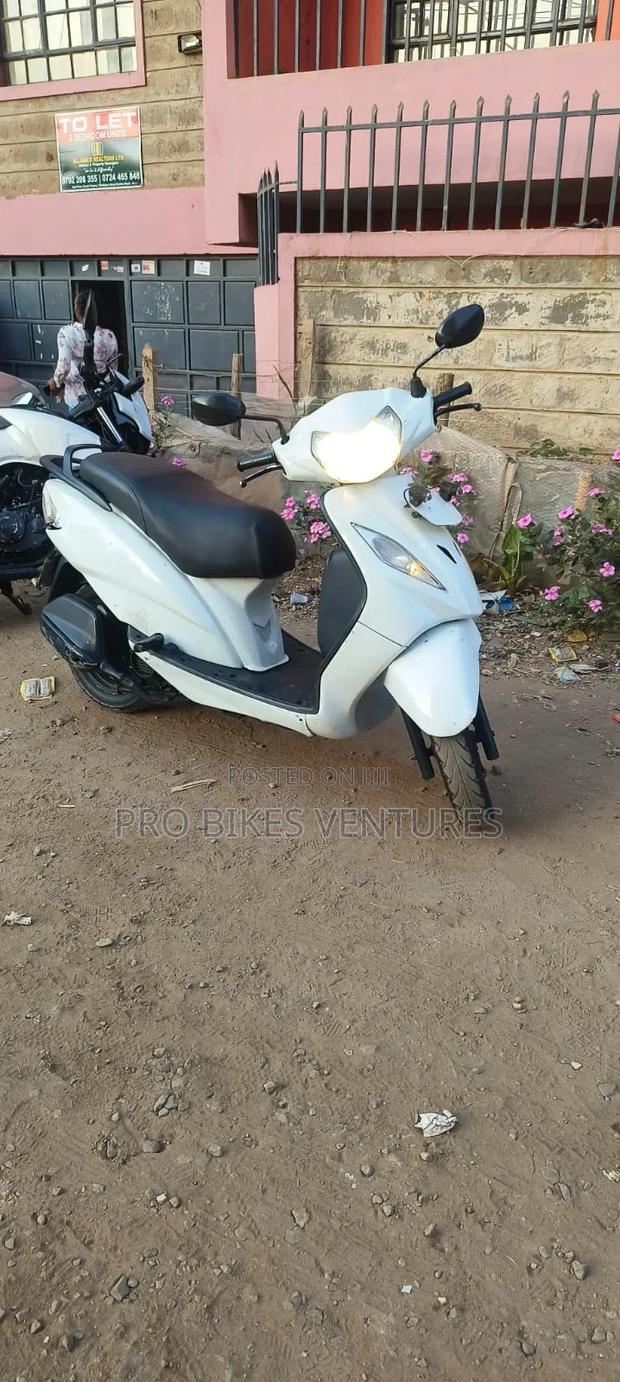 TVS 2015 White - thumbnail 2