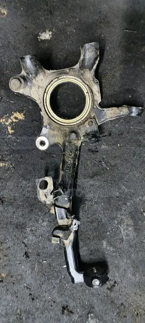 Knuckle Arm Hilux Revo