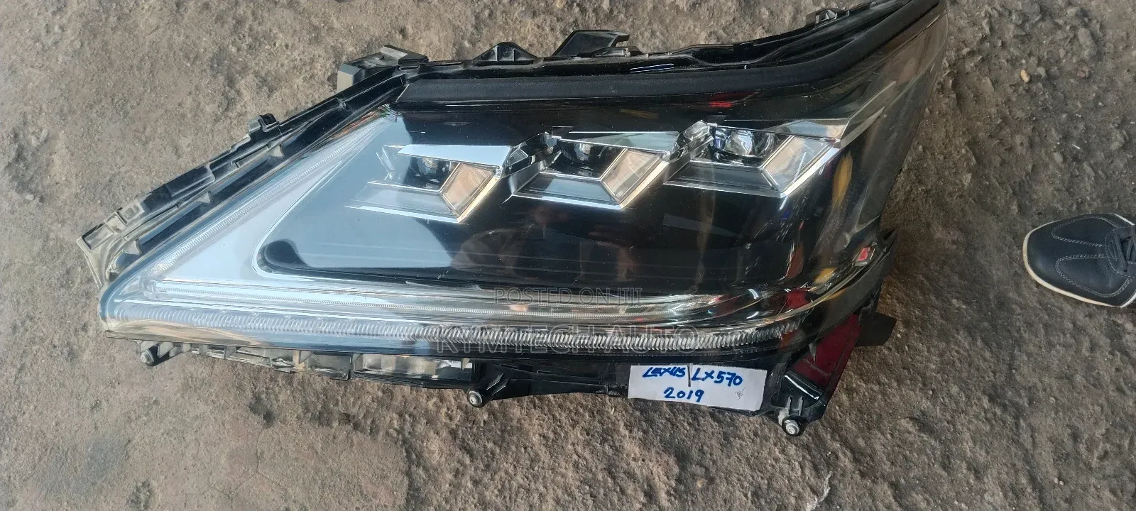 Headlight Lexus 570