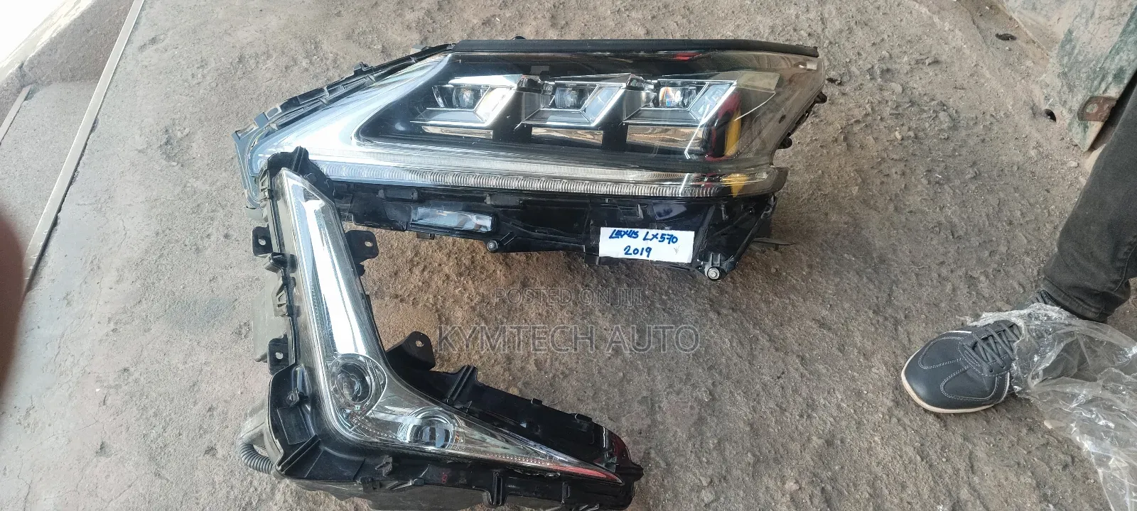 Headlight Lexus 570