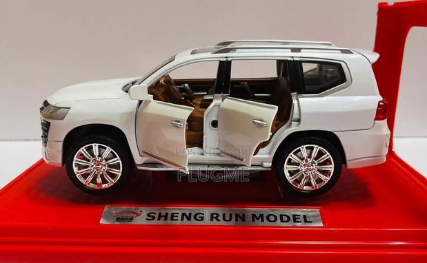 Diecast Luxury Model Suv – Toyota Land Cruiser - thumbnail 2