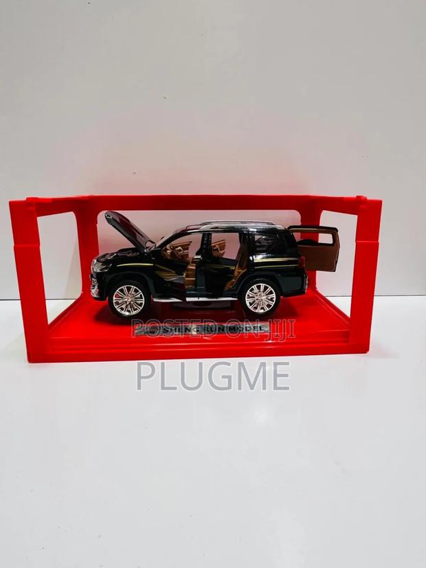 Diecast Luxury Model Suv – Toyota Land Cruiser - thumbnail 4