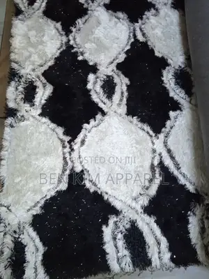 Black and White Symmetrical Pattern Carpet 5 by 7ft Grade A.