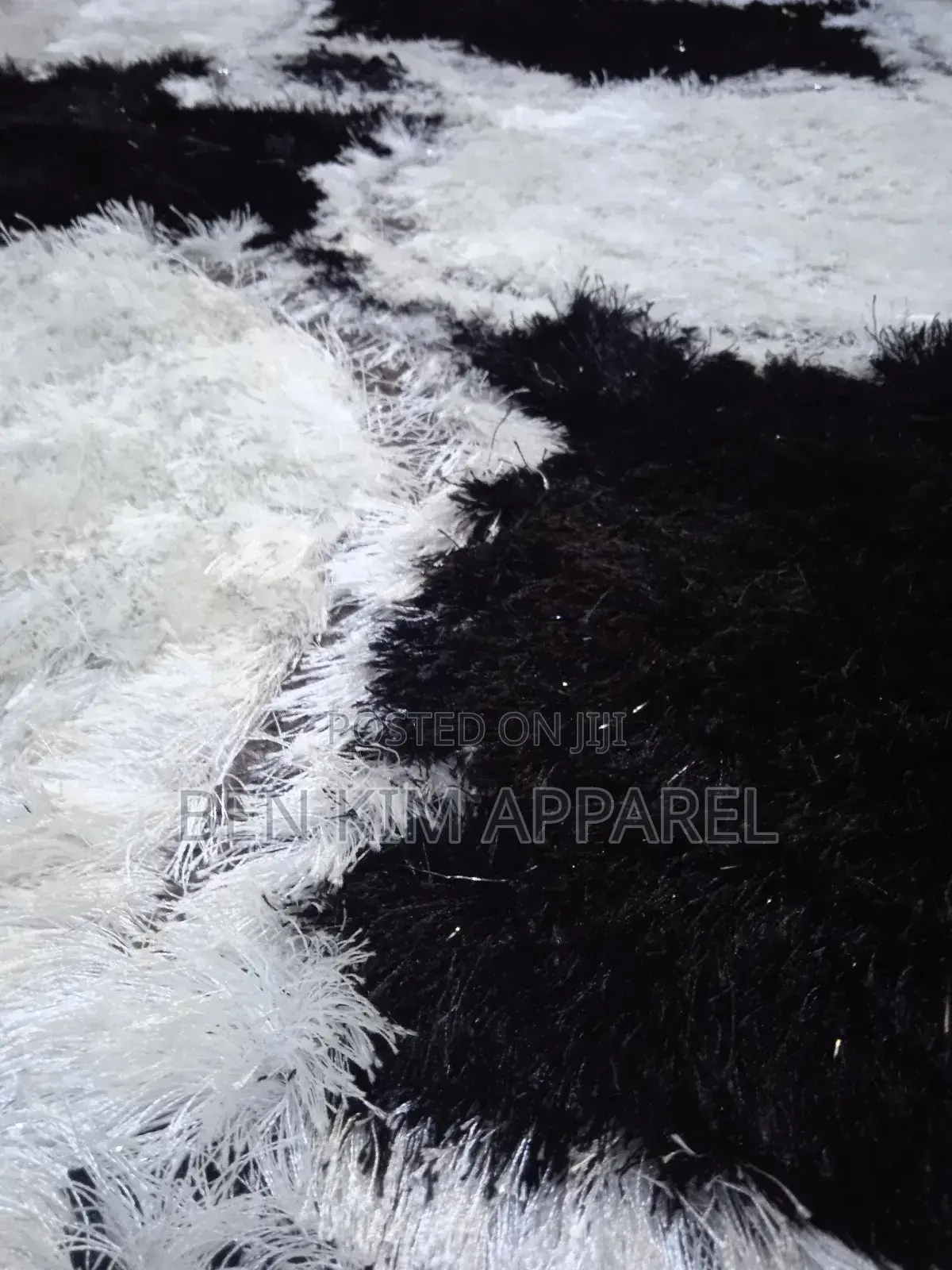Black and White Symmetrical Pattern Carpet 5 by 7ft Grade A.