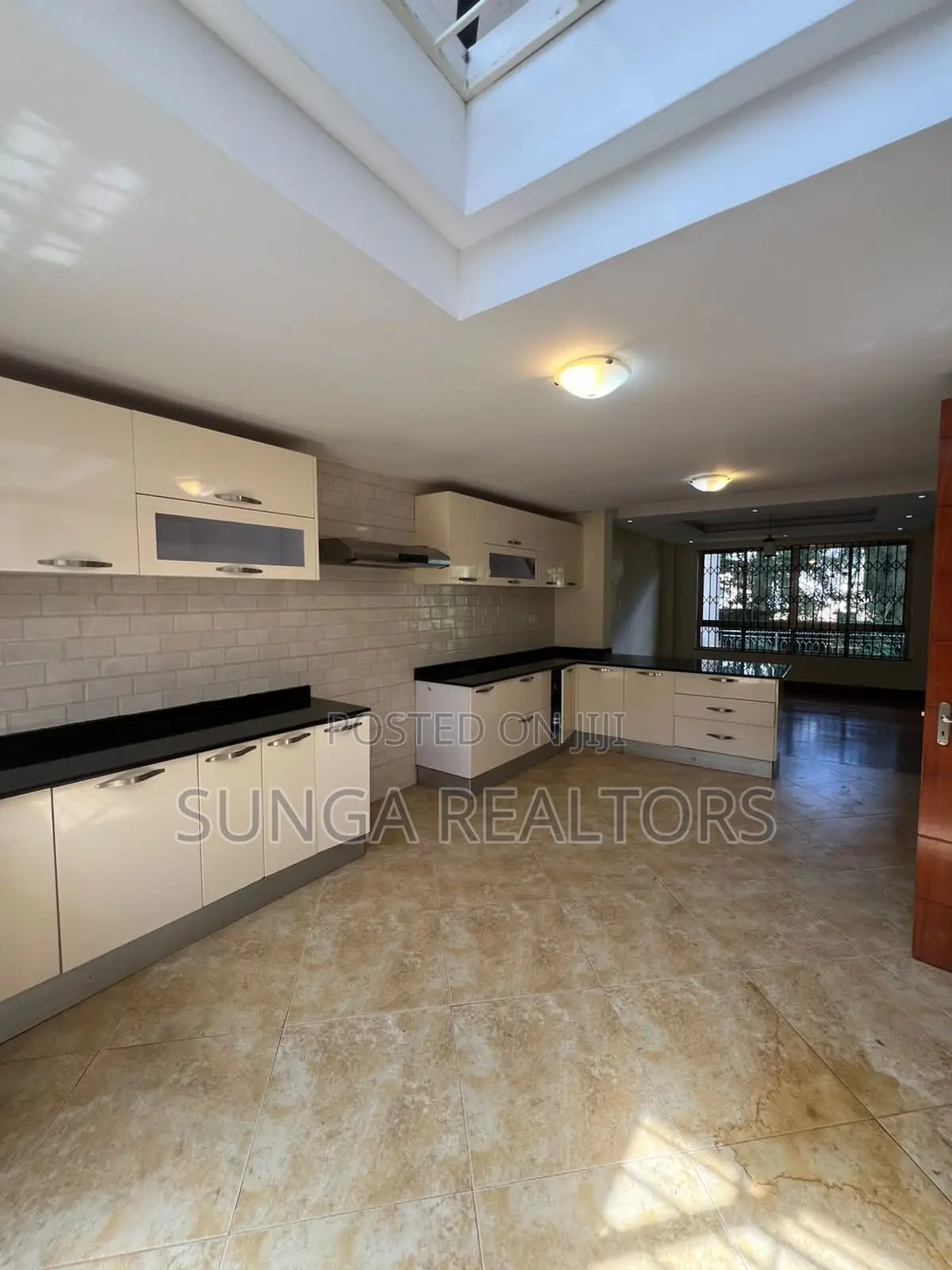 5bdrm House in Mzima Springs, Riverside Drive for sale