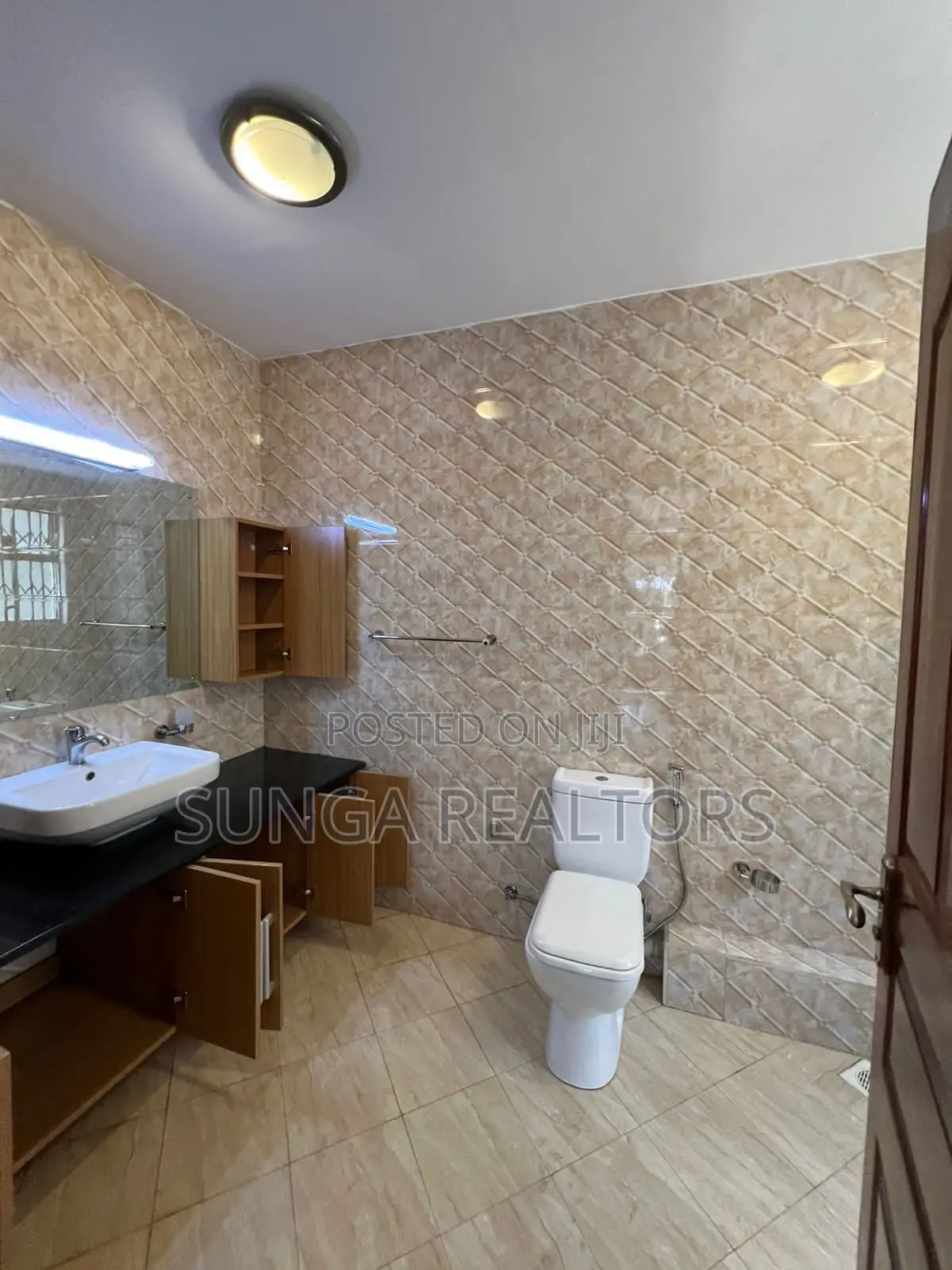 5bdrm House in Mzima Springs, Riverside Drive for sale