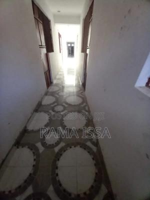 Bedsitters - thumbnail 2