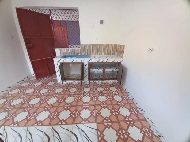 Bedsitters - thumbnail 4