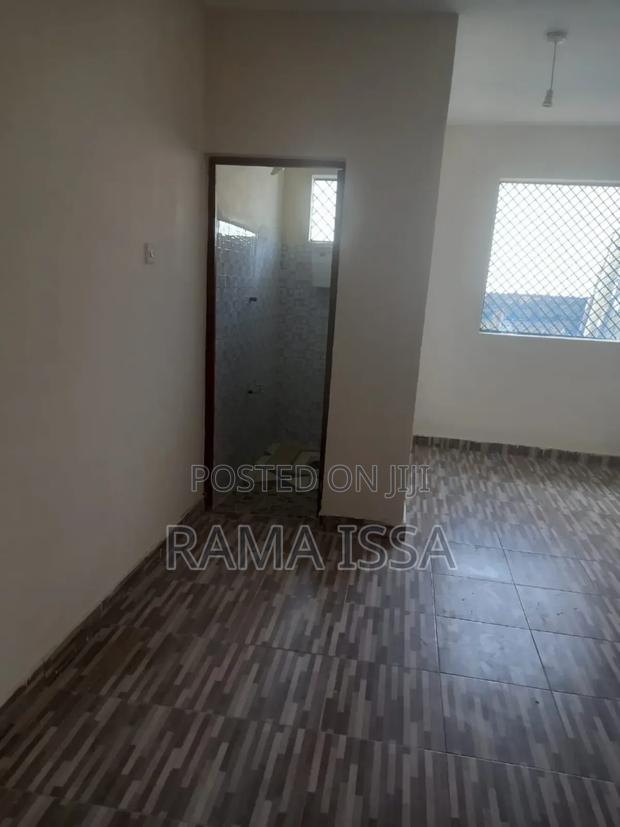 Bedsitters - thumbnail 6