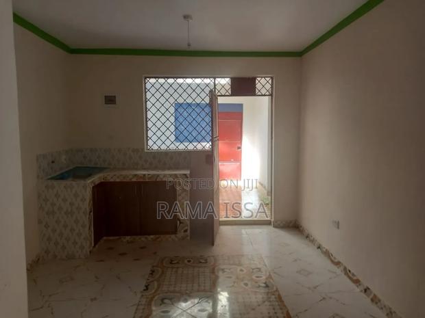 Bedsitters - thumbnail 7