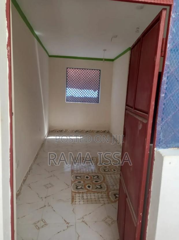 Bedsitters - thumbnail 10