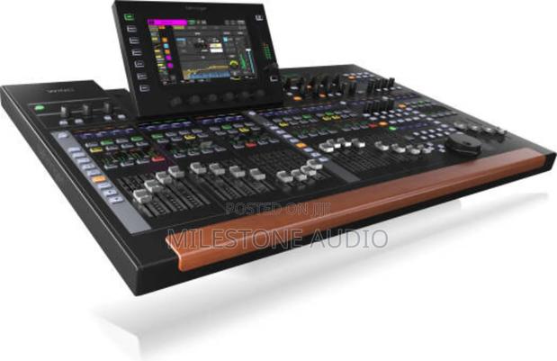 Behringer Wing 48 Stereo Channels, 28 Bus Full Stereo Digital Mixing - main view