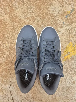 Adidas Sneakers