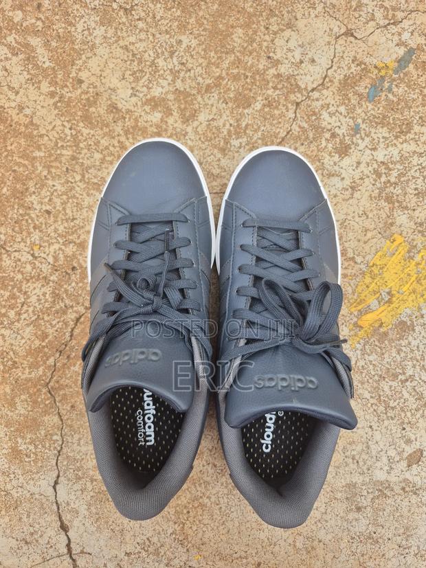 Adidas Sneakers