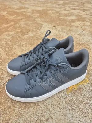 Adidas Sneakers