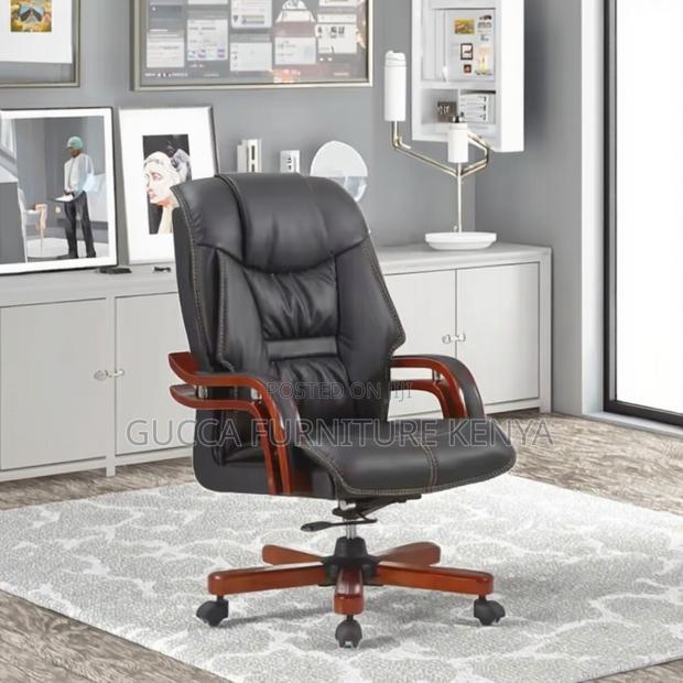 Manager's Executive Leather Upholstered Desk Chair - thumbnail 3