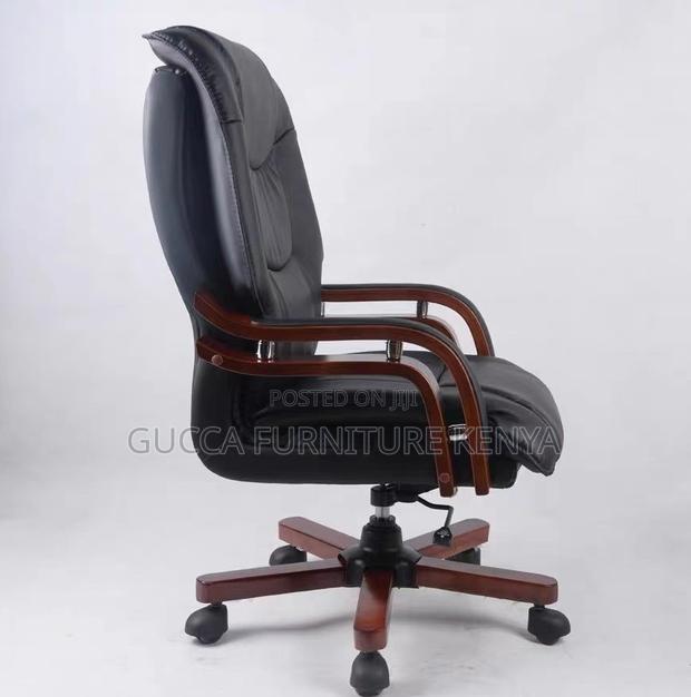 Manager's Executive Leather Upholstered Desk Chair - thumbnail 5