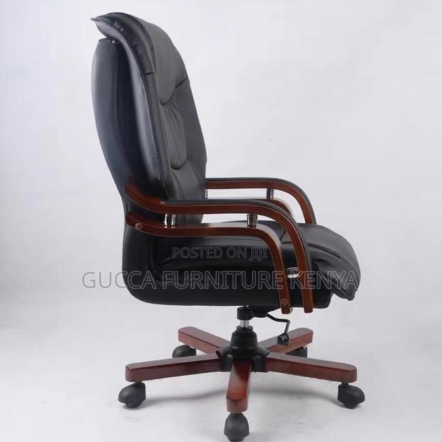 Manager's Executive Leather Upholstered Desk Chair - thumbnail 9