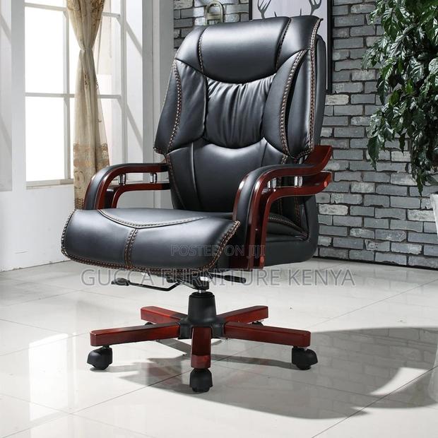 Manager's Executive Leather Upholstered Desk Chair - thumbnail 11