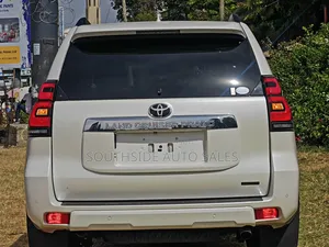 Toyota Land Cruiser Prado 2.7 2019 White