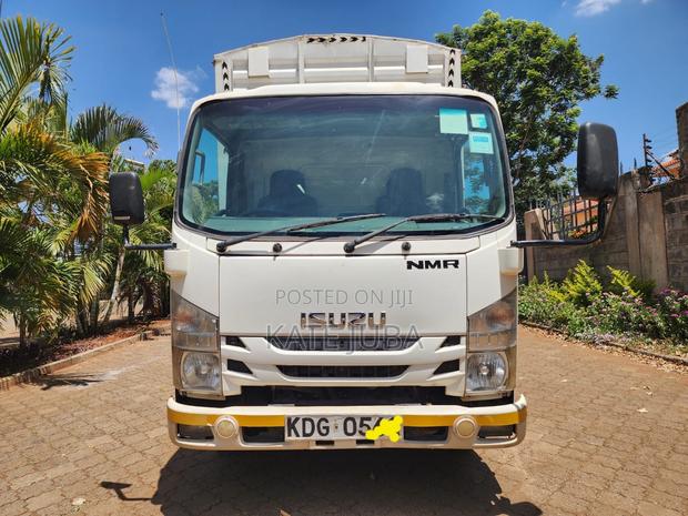 Isuzu NMR 2021 White - main view