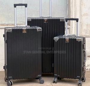 Bkack Luxurious Suitcse - main view