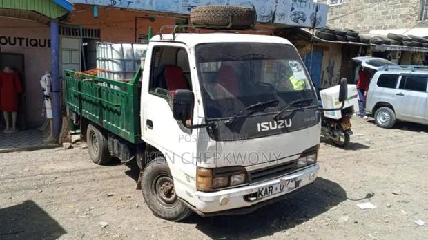 Nhr Isuzu Truck 2000 White