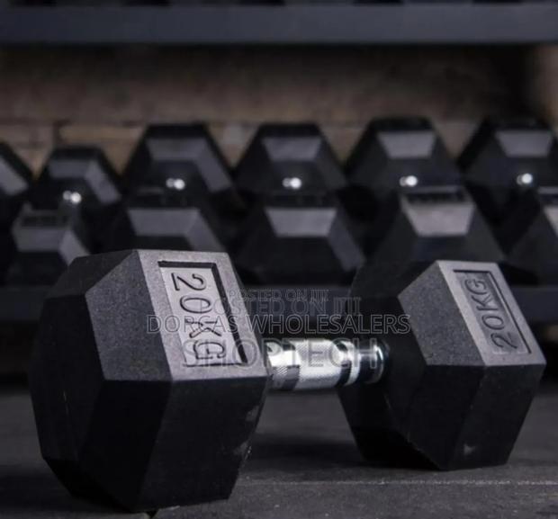 A Pair Of 20kgs Dumbells. Black