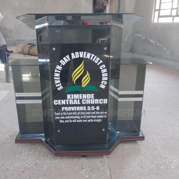 Podium Glass - main view