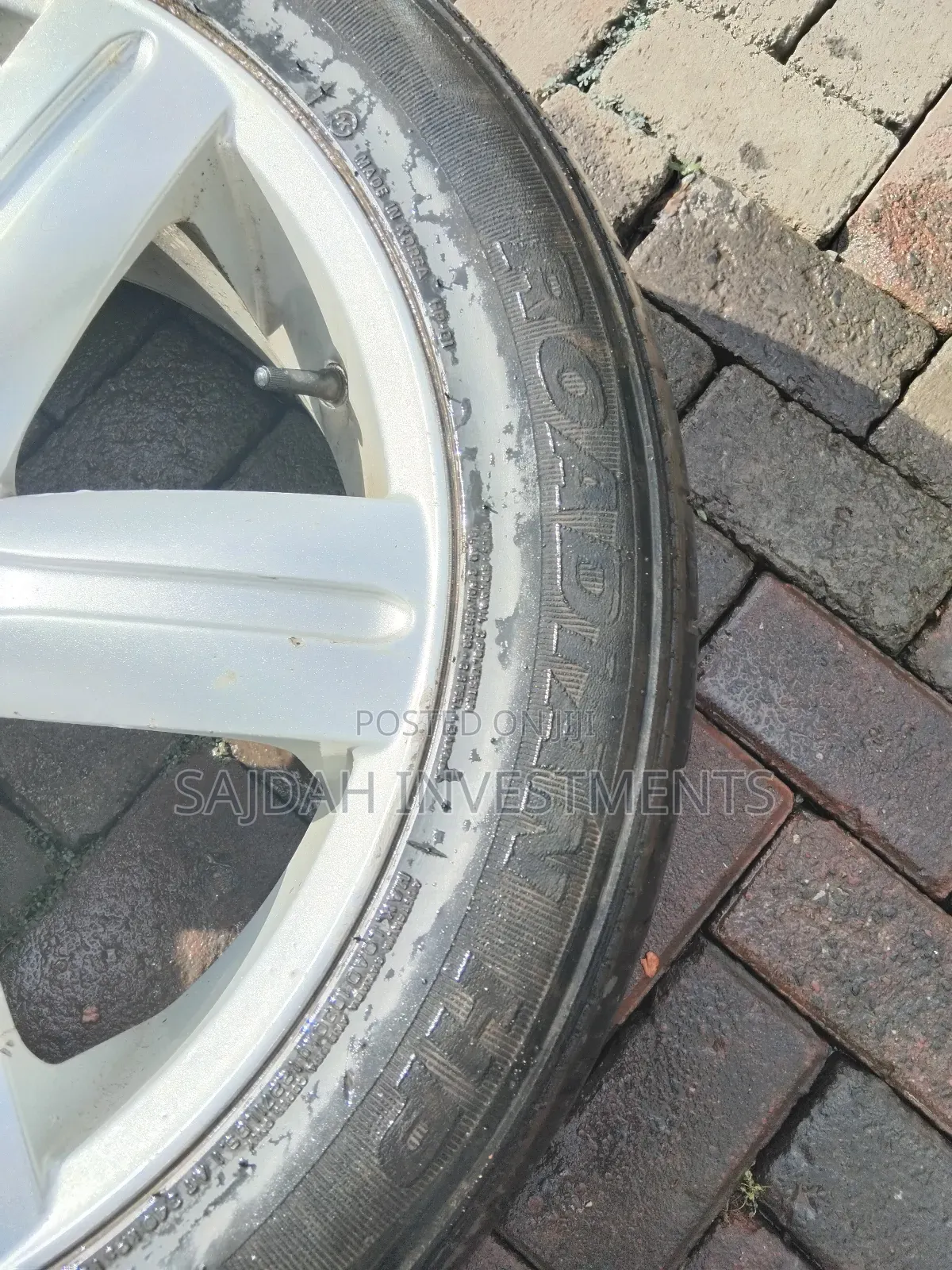 Range Rover Rims and Tyres