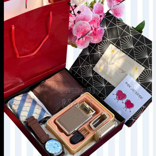 Luxurious Men's Valentines Set Gift - main view