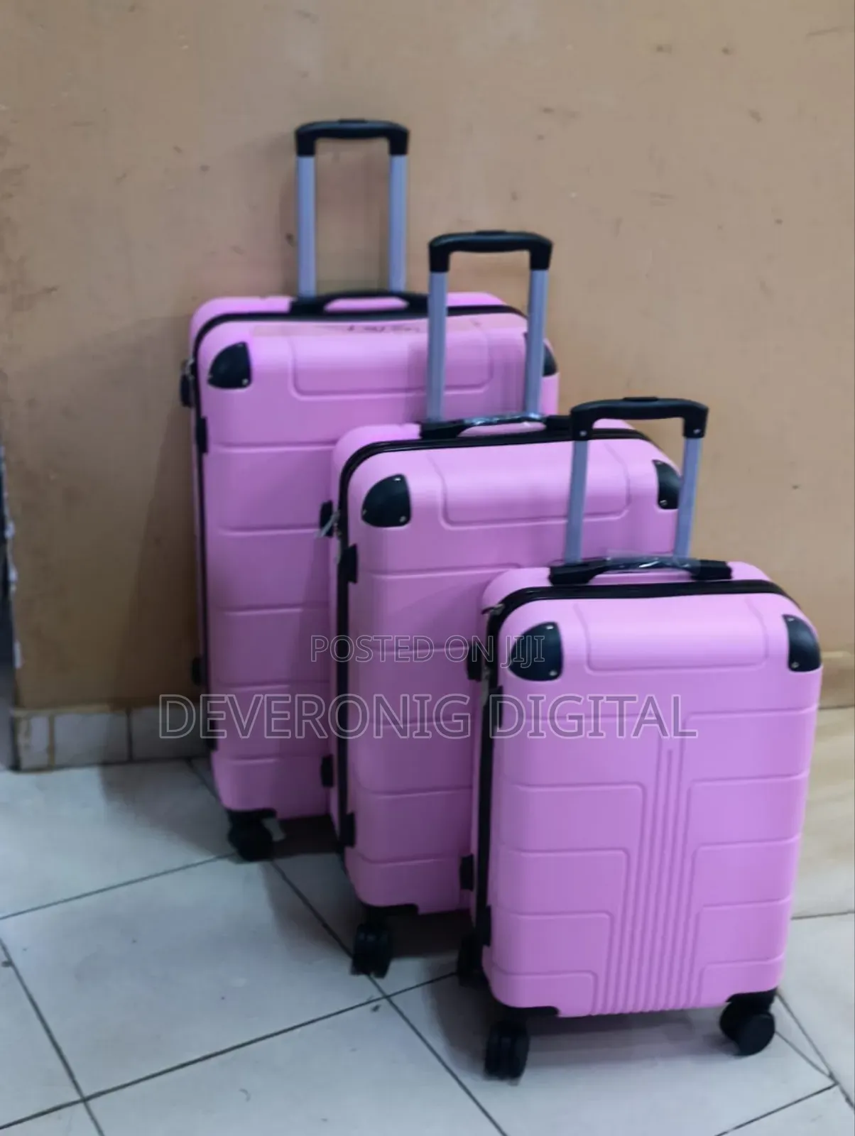 *Price Drop*
3 in 1 Luxurious Fibre Suitcase
