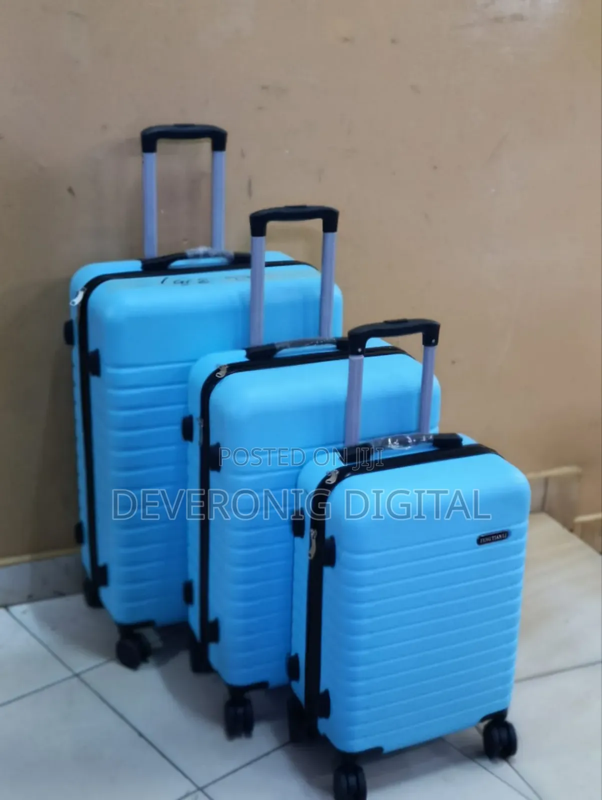 *Price Drop*
3 in 1 Luxurious Fibre Suitcase