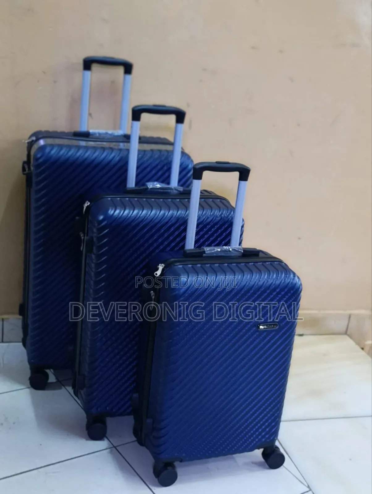 *Price Drop*
3 in 1 Luxurious Fibre Suitcase
