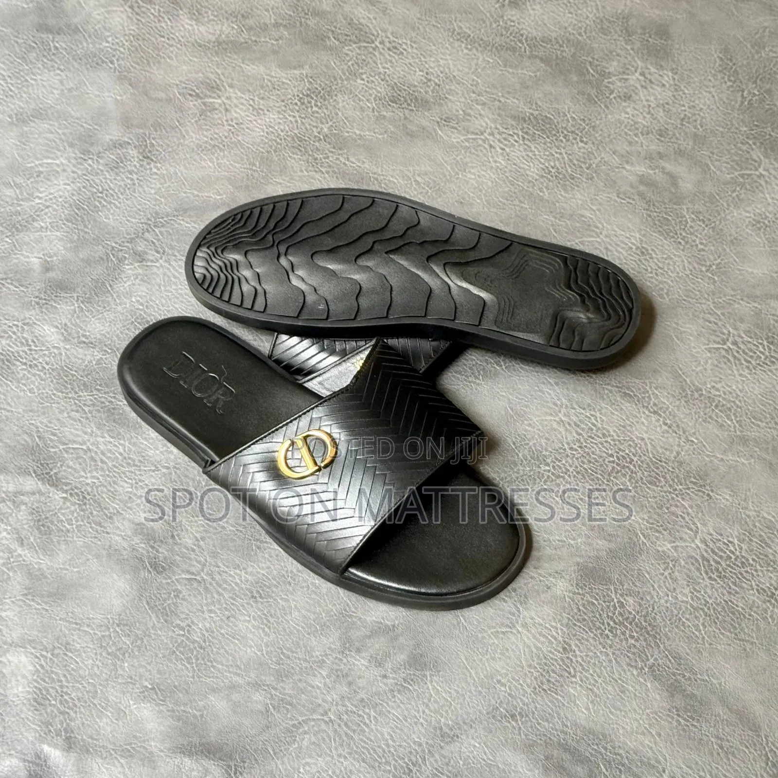 Fire Si Fire! Classic Gucci Sandals For Men. Available Sizes 39 - 46.