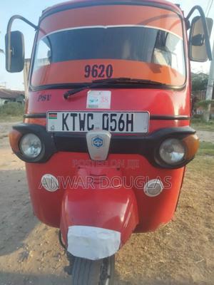 Piaggio 2022 Red - main view