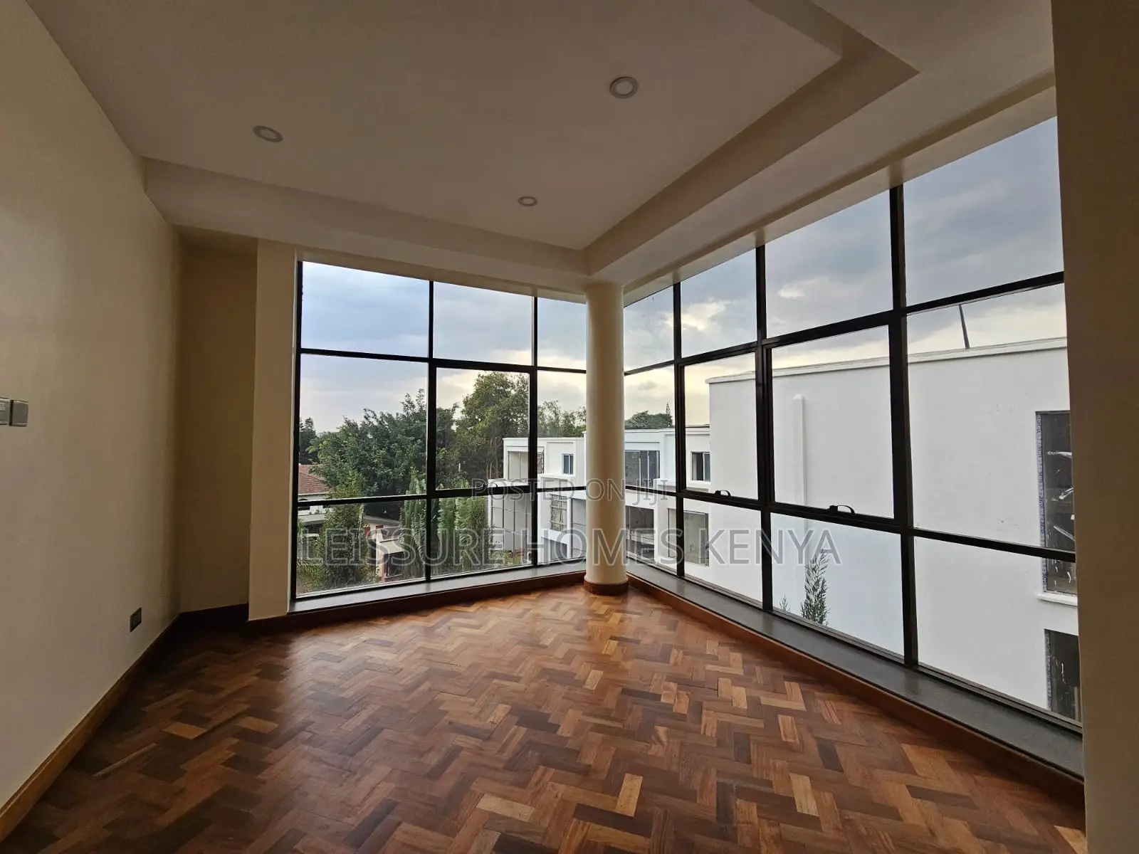 5bdrm Villa in Lavington for sale